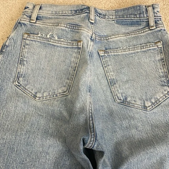 Abercrombie & Fitch 90’s Straight distressed denim - Picture 6 of 6